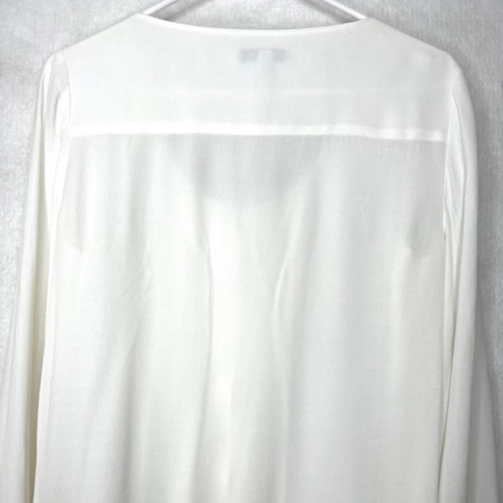 Off-White Scoop Neck Blouse from Banana Republic - Picture 2 of 7